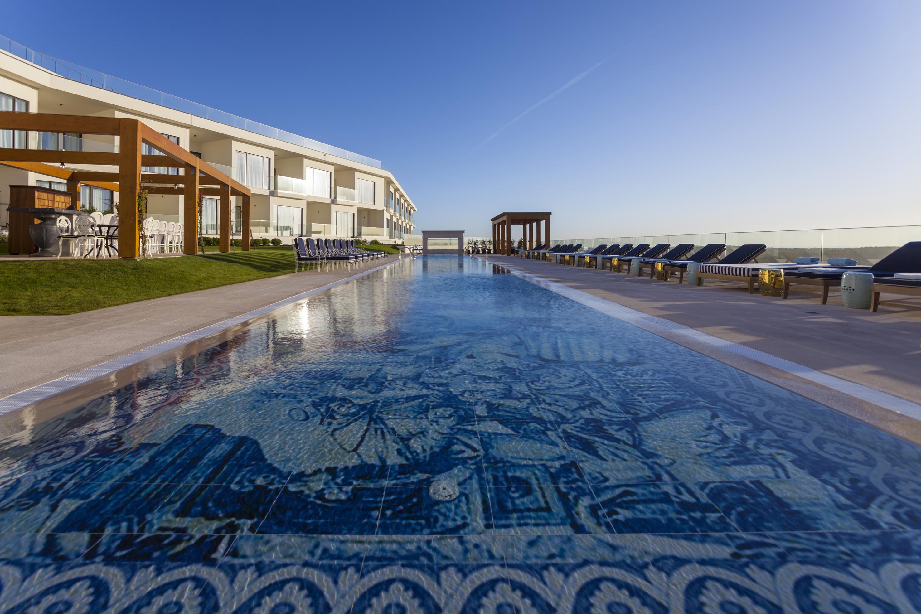 Evolutee Hotel Obidos Exterior photo Infinity pool at the hotel