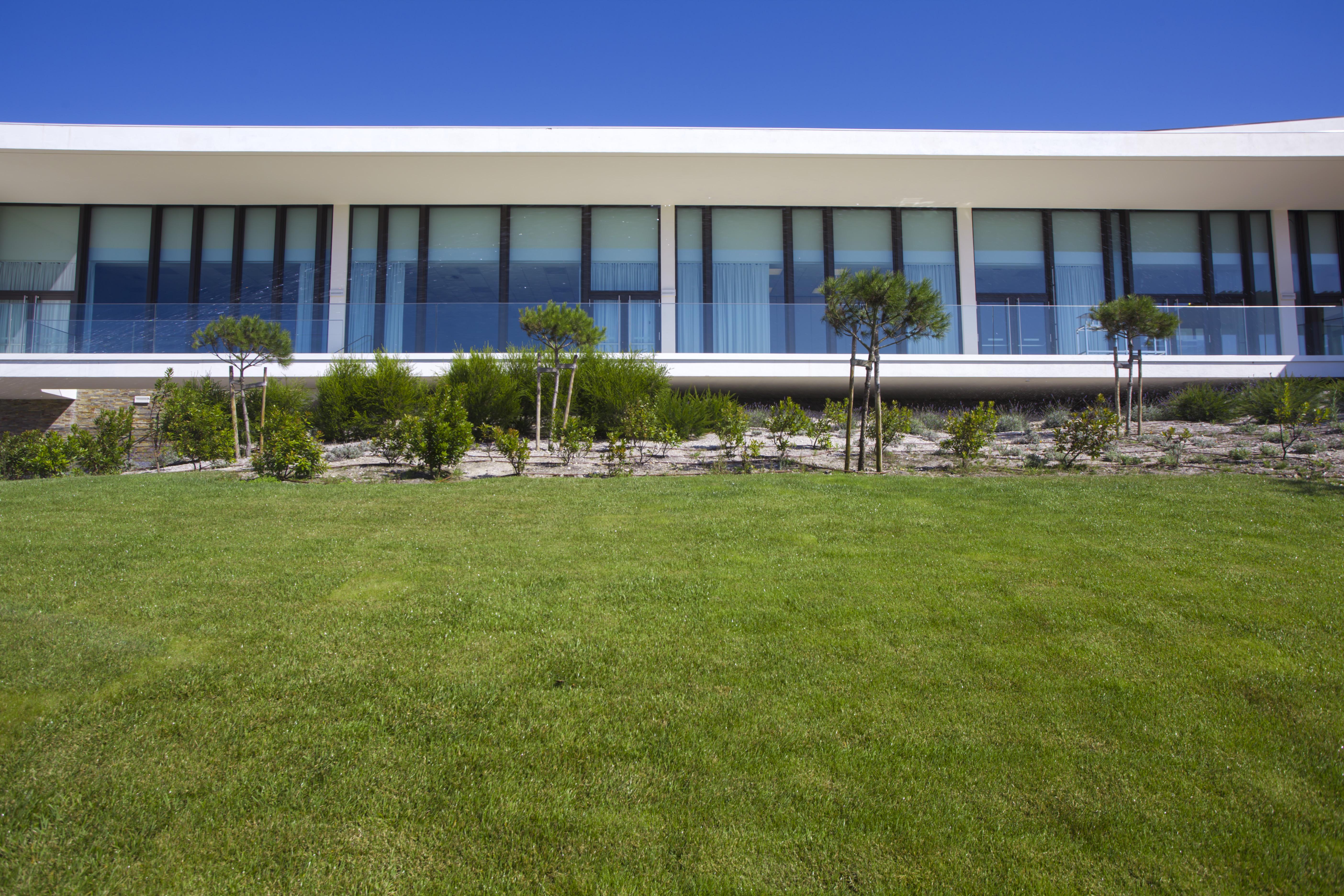 Evolutee Hotel Obidos Exterior photo The new building of the University of Novi Sad