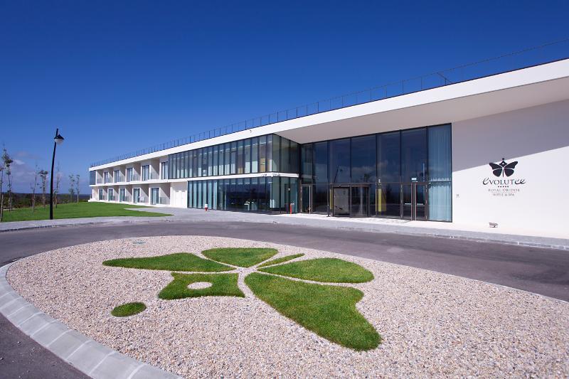 Evolutee Hotel Obidos Exterior photo The new building of the University of Novi Sad