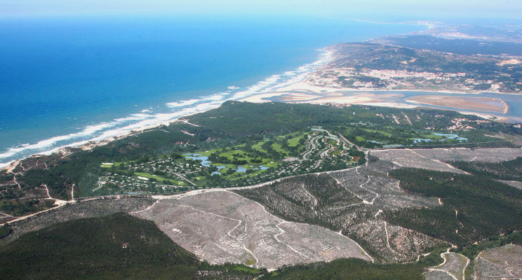 Evolutee Hotel Obidos Exterior photo Aerial view of the golf course